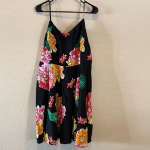 Old Navy XXL floral dress. Side zip. Smocked.